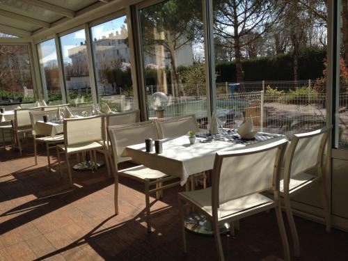 Logis Les Charmilles Chalon-Sur-Saone Sud Lux Exterior foto